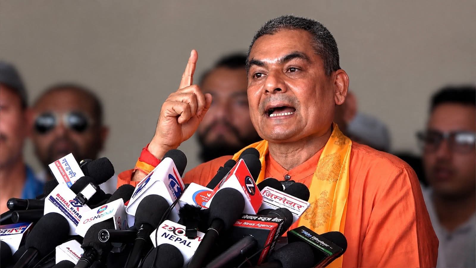 दुर्गा प्रसाई पक्राउपछि अन्योलमा प्रहरी, कुन मुद्दा चलाउने भन्ने अझै टुंगो लागेन ।